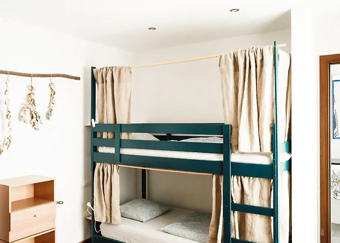 Tamaran House Hostel