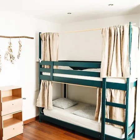 Hostel Tamaran House *