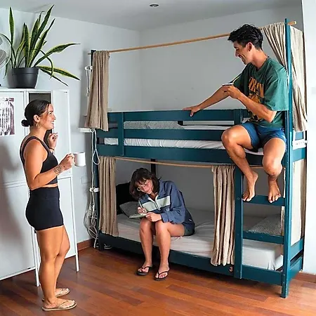 Hostel Tamaran House *