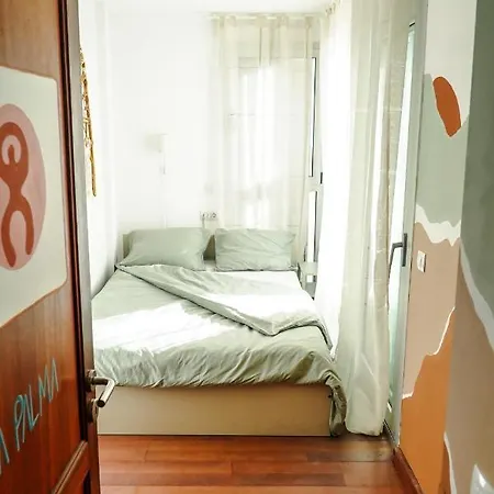 Tamaran House Хостел Лас-Пальмас-де-Гран-Канария