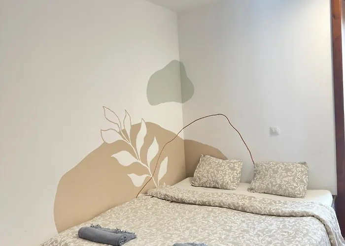 Ostello Tamaran House *